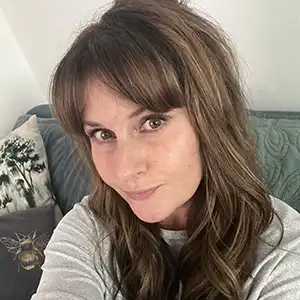 Изображение женщины, написавшей отзыв о консультации